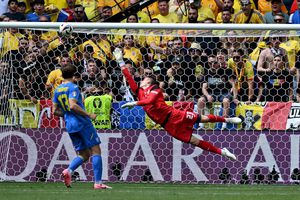„Racheta” lui Nicolae Stanciu din meciul cu Ucraina candidează la golul primei etape a grupelor Euro 2024. Cu cine concurează reușita căpitanului României!