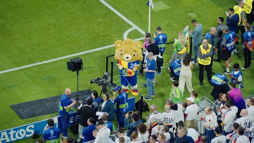 Deghizat în mascota Euro 2024, un influencer german a ajuns pe teren la meciul Germania - Scoția 5-1