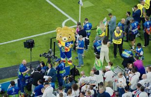 Scandal de securitate la Euro 2024! O falsă mascotă a păcălit forțele de ordine și a ajuns pe gazon!