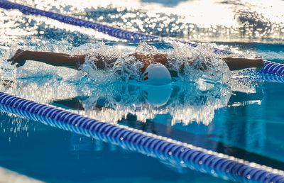 Denis Popescu s-a calificat în finala probei de 50 m fluture la Campionatele Europene în bazin scurt