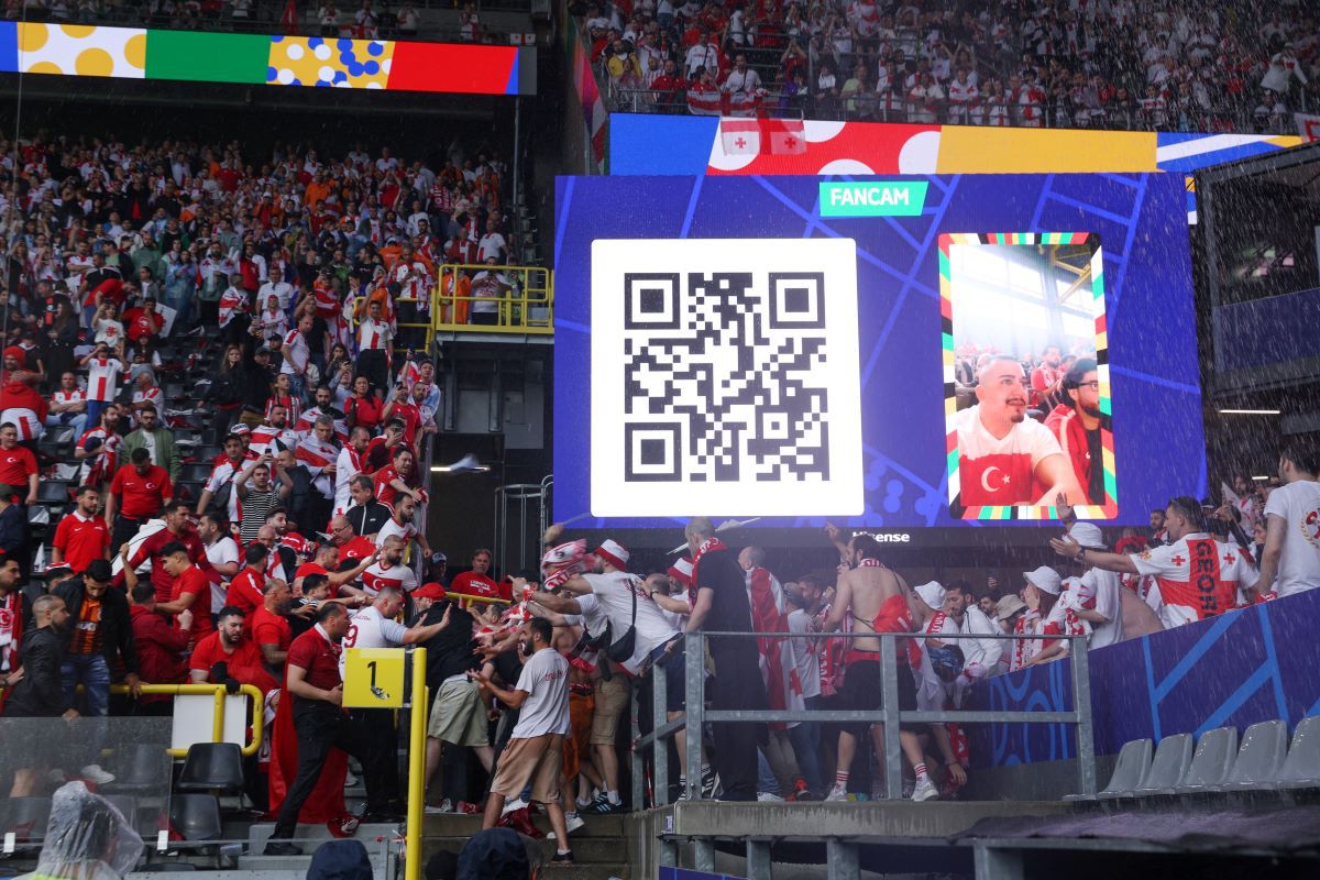 Bătaie generală între fani la Turcia - Georgia » Primele violențe pe un stadion de la EURO 2024