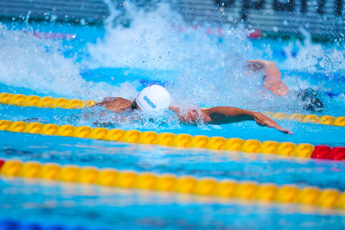 David Popovici s-a calificat în semifinale cu cel mai bun timp la 100 m liber