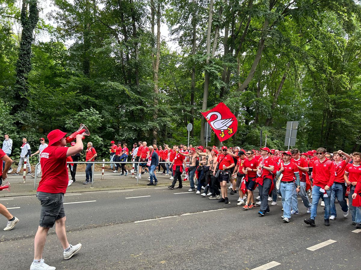 Aici vom juca împotriva Belgiei: stadionul la care ajungi prin pădure! » Ponturi de la echipa GSP aflată în Germania: vă vor ajuta enorm și scăpați de un stres
