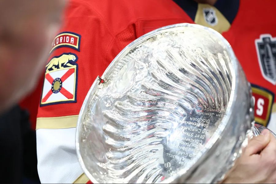 Cupa Stanley avariată, după ce Florida Panthers și-a adjudecat al doilea titlu NHL din istorie