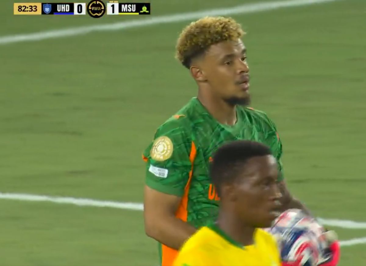 Ronwen William (Mamelodi Sundowns) este primul portar penalizat de noua regulă a celor 8 secunde