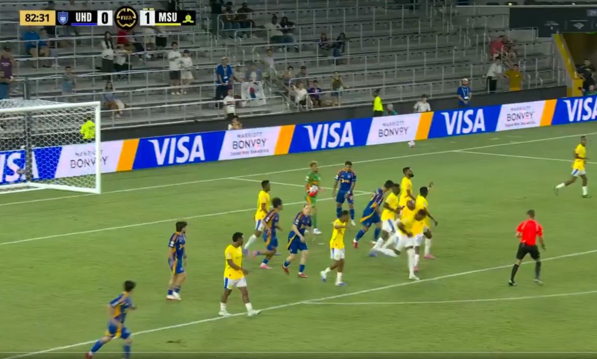 Ronwen William (Mamelodi Sundowns) este primul portar penalizat de noua regulă a celor 8 secunde