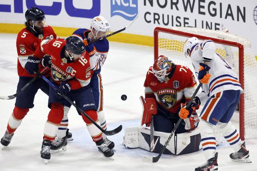 FOTO Cupa Stanley avariată, după ce Florida Panthers și-au adjudecat al doilea titlu NHL din istorie