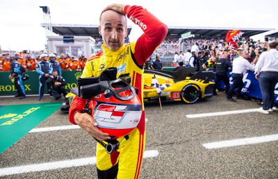 Fostul pilot de F1 Robert Kubica, cu o limitare severă la brațul drept, învingător la Le Mans 2025: „Am arătat că îndoielile nu ar trebui să existe”