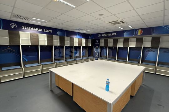 Vestiarul României U21, după partida cu Slovacia // foto: GSP.RO