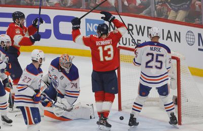 Lumea hocheiului a așteptat așa ceva 103 ani. Meciul decisiv al finalei NHL a intrat în istorie