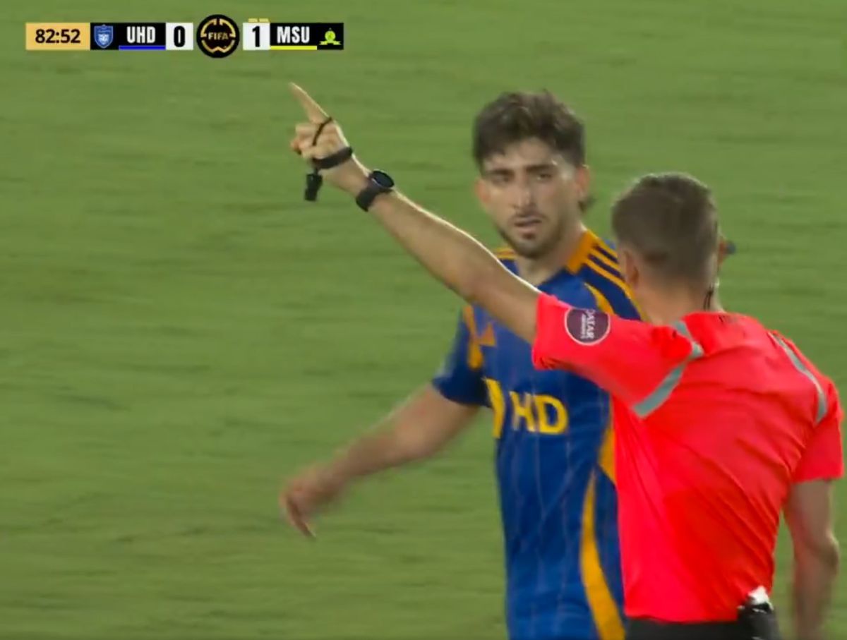 Ronwen William (Mamelodi Sundowns) este primul portar penalizat de noua regulă a celor 8 secunde