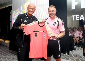 Istvan Kovacs, echipament cu dungi de aur din partea FIFA pentru meciul istoric de la Campionatul Mondial