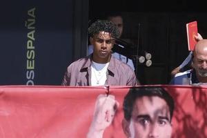 Lamine Yamal a scăpat la mustață de-o amendă! » Extrema Barcelonei, surprinsă într-un local