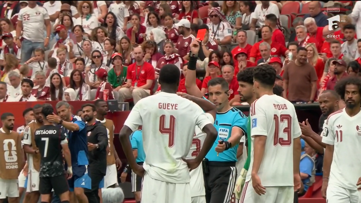 Imagini dramatice la Canada - Qatar: Kone, scos pe targă
