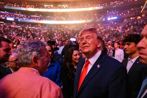 Donald Trump, în Madison Square Garden, la meciul 3 al finalei NBA/Foto: Imago Images