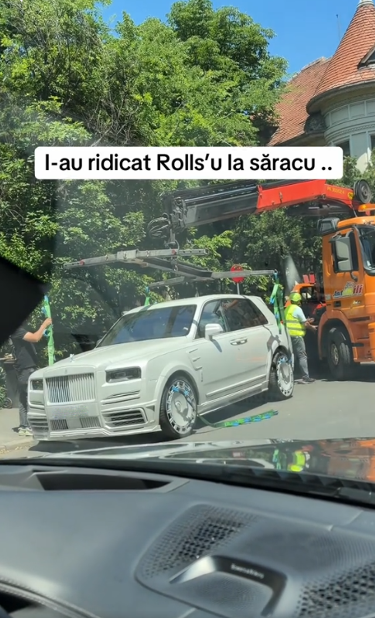 Rolls-Royce-ul Cullinan Mansory al lui Mirel Rădoi, ridicat de platformă în Capitală