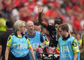Accidentare horror la Mondial, în Canada - Qatar » Scos pe targă, în timp ce colegii plângeau pe teren
