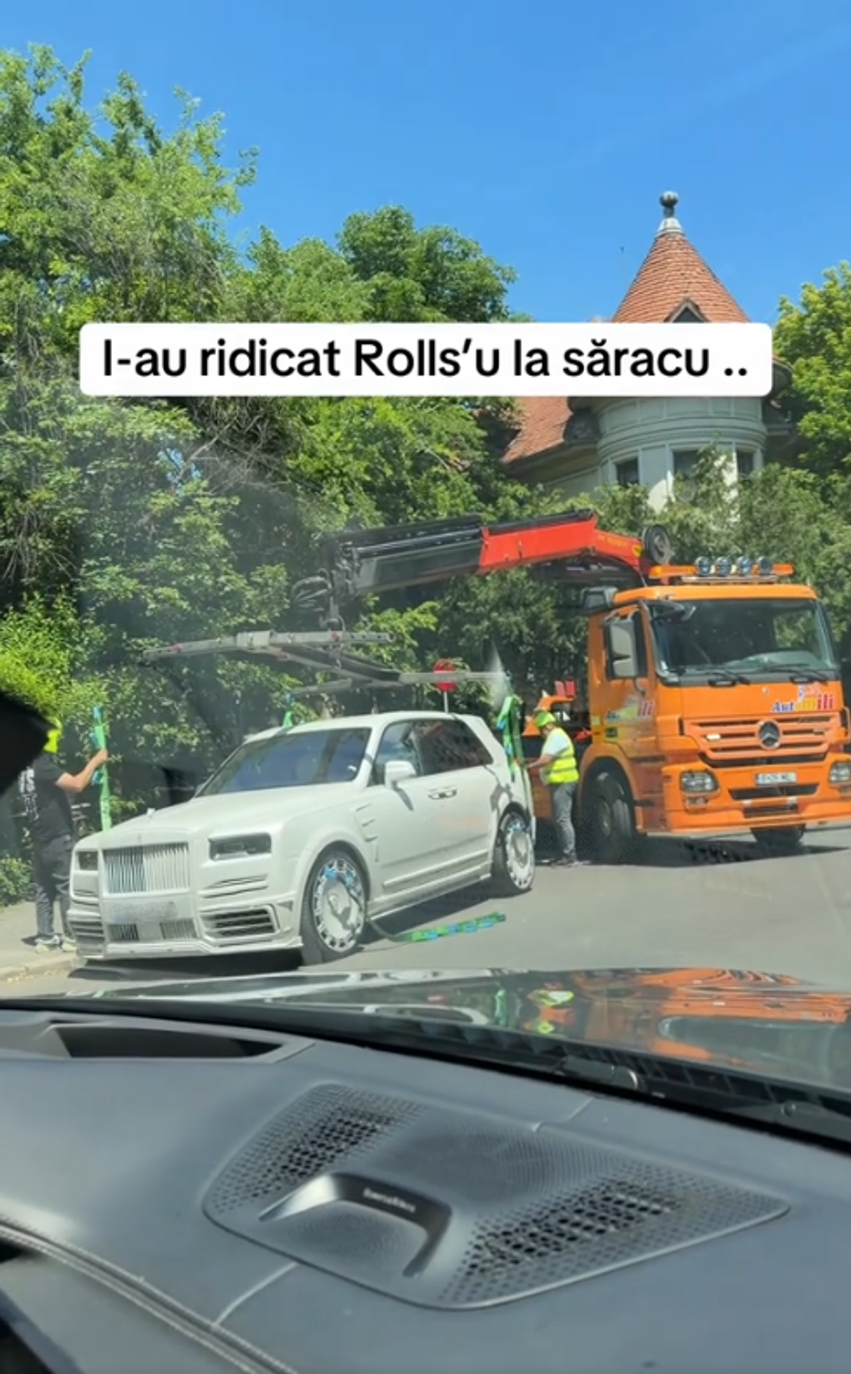 I-au ridicat Rolls-ul lui Mirel Rădoi » Imaginile cu mașina de 700.000 de euro s-au viralizat: „Îmi pare rău, băietu'!”