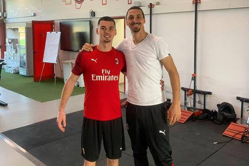 Ismet Sinani, alături de Zlatan Ibrahimovic, este format la AC Milan și este aproape de a semna cu UTA // Sursă foto @ismetsinani7