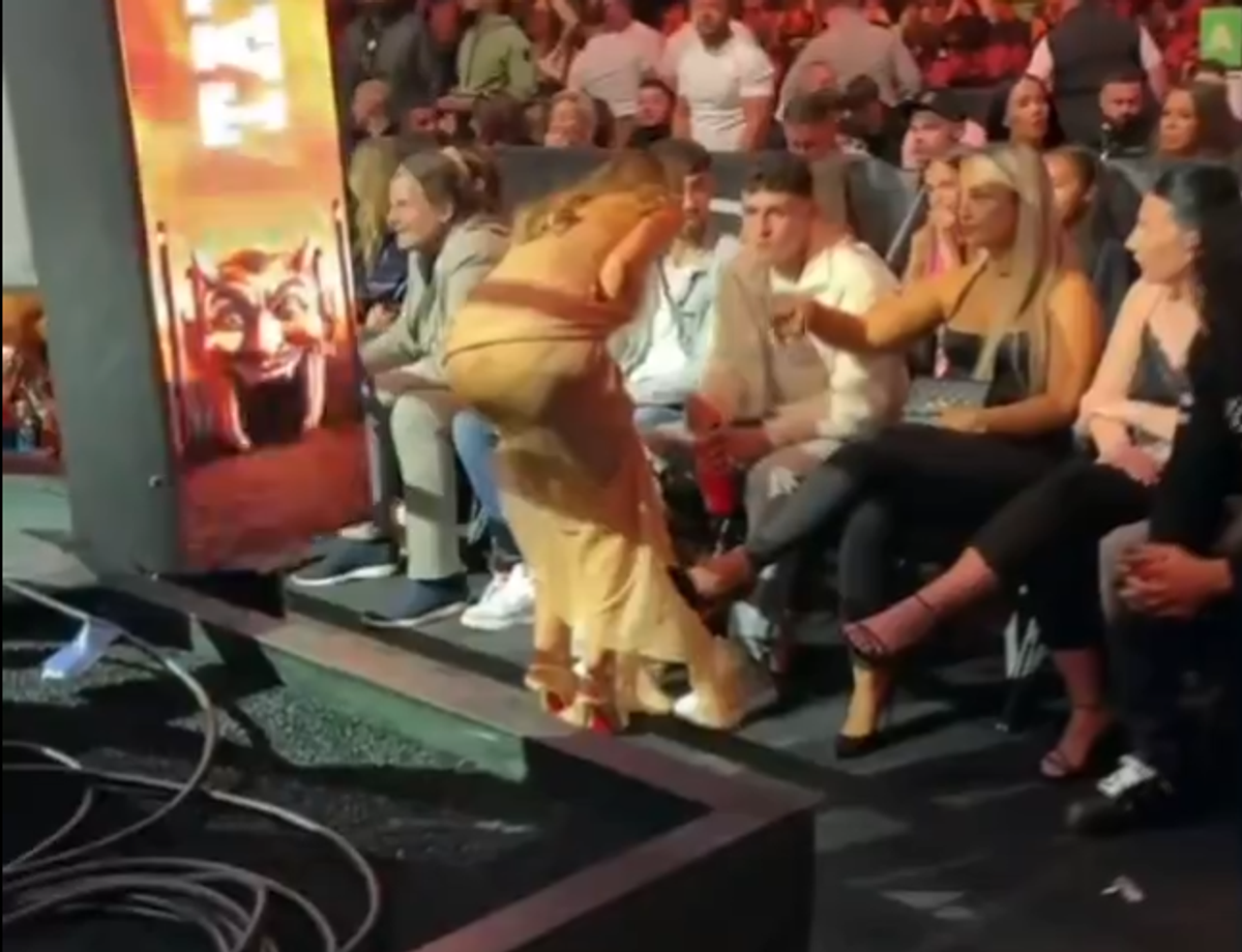 Moment încins la gală! Reacția iubitei starului din Premier League, când o creatoare de conținut pentru adulți a vrut să-l abordeze