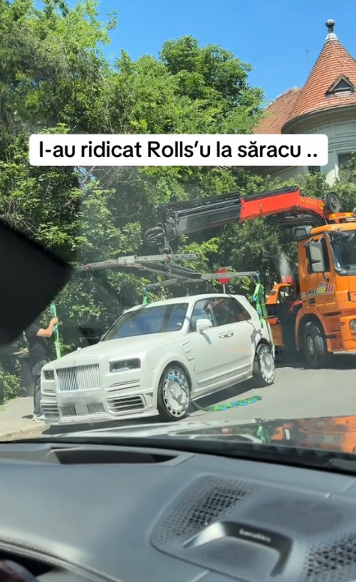 I-au ridicat Rolls-ul lui Mirel Rădoi » Imaginile cu mașina de 700.000 de euro s-au viralizat: „Îmi pare rău, băietu'!”