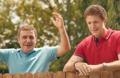 „Nenea, ne dați și nouă mingea?" » Gică Hagi și Gică Popescu, vedete într-o campanie publicitară