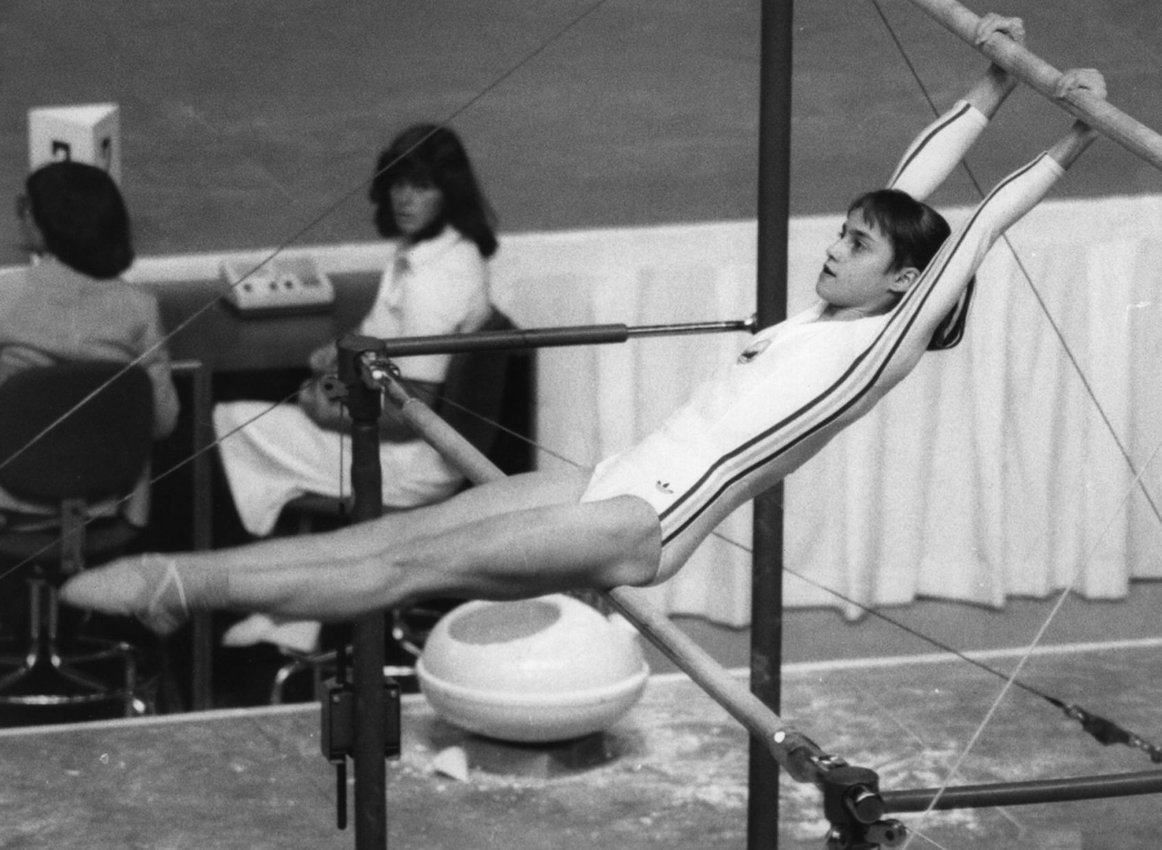 Nadia Comaneci Primul 10 44 de ani de la primul 10 din istoria Jocurilor Olimpice » Nadia