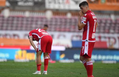 DINAMO. „Are dureri de cap și îl doare carnea” »  Veste îngrijorătoare despre starea unui dinamovist infectat cu COVID-19