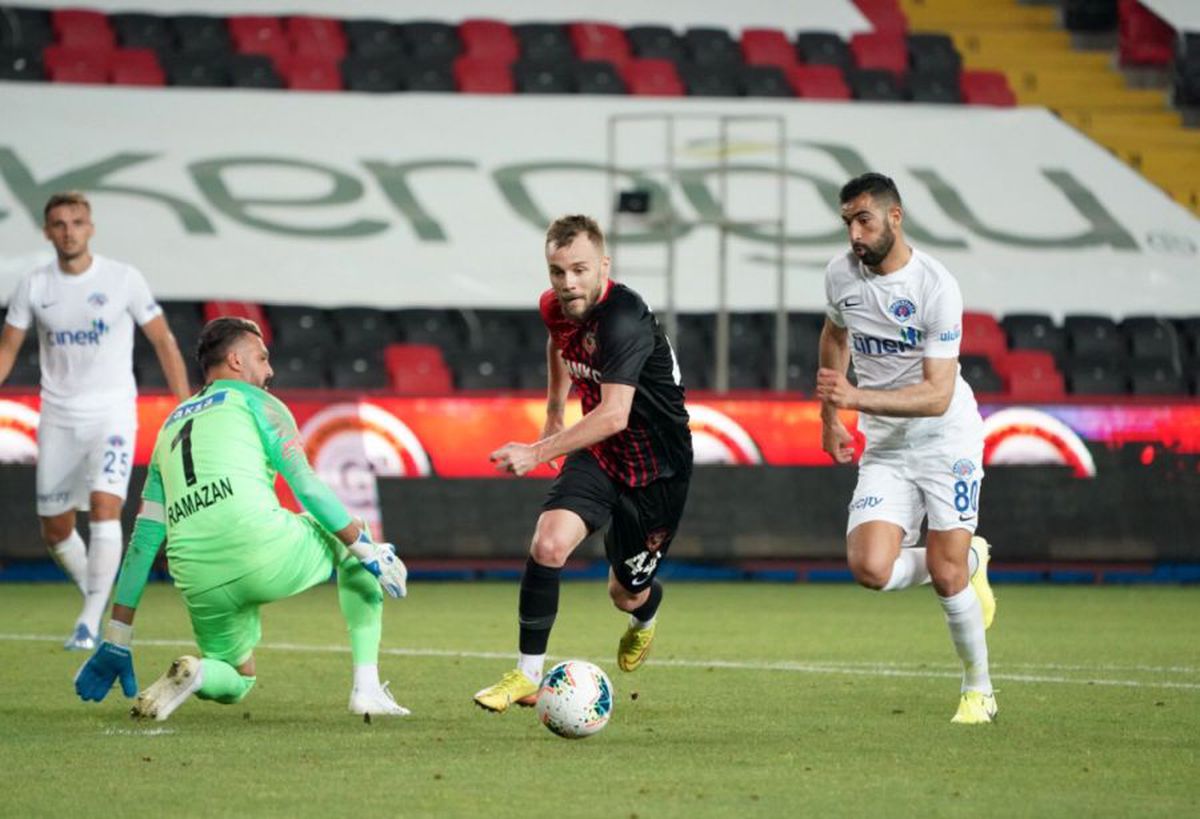 Marius Șumudică, planuri pentru sezonul următor: „Vreau 3-4 jucători” + „Cu el pe teren, eram pe 3 acum”