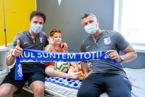 Gică Popescu și Tiberiu Curt, la Spitalul Județean din Arad // foto: Facebook @ Farul Constanța