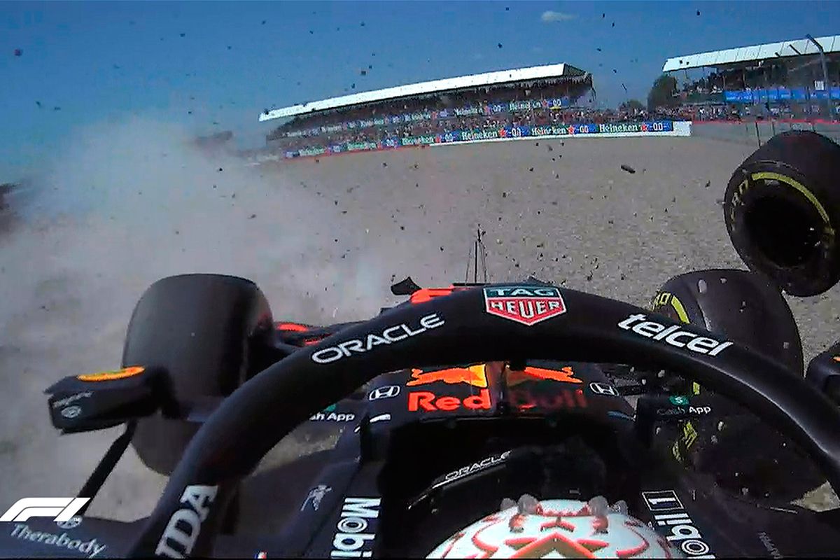 Hamilton a revenit incredibil după ciocnirea cu Verstappen! A 8-a victorie din carieră la Silverstone