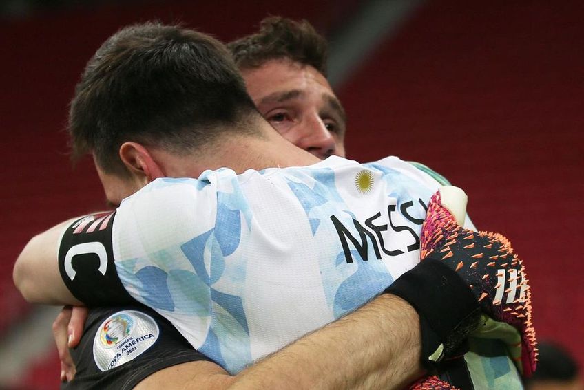 „O bestie, un fenomen!”, au fost complimentele pe care i le-a făcut Messi lui Emiliano Martinez pe rețelele de socializare