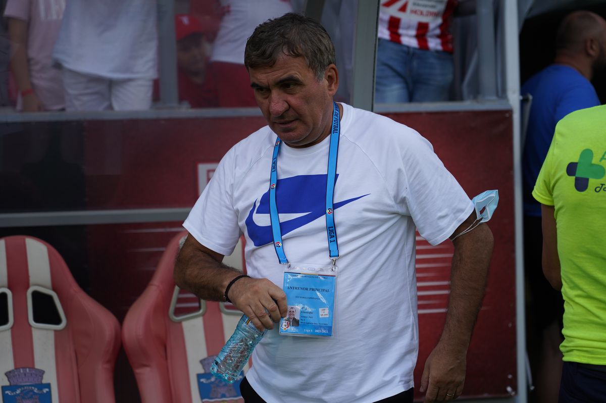 UTA - Farul 0-0 » Mai multă luptă decât fotbal » Echipa lui Hagi a jucat în 9 pe final