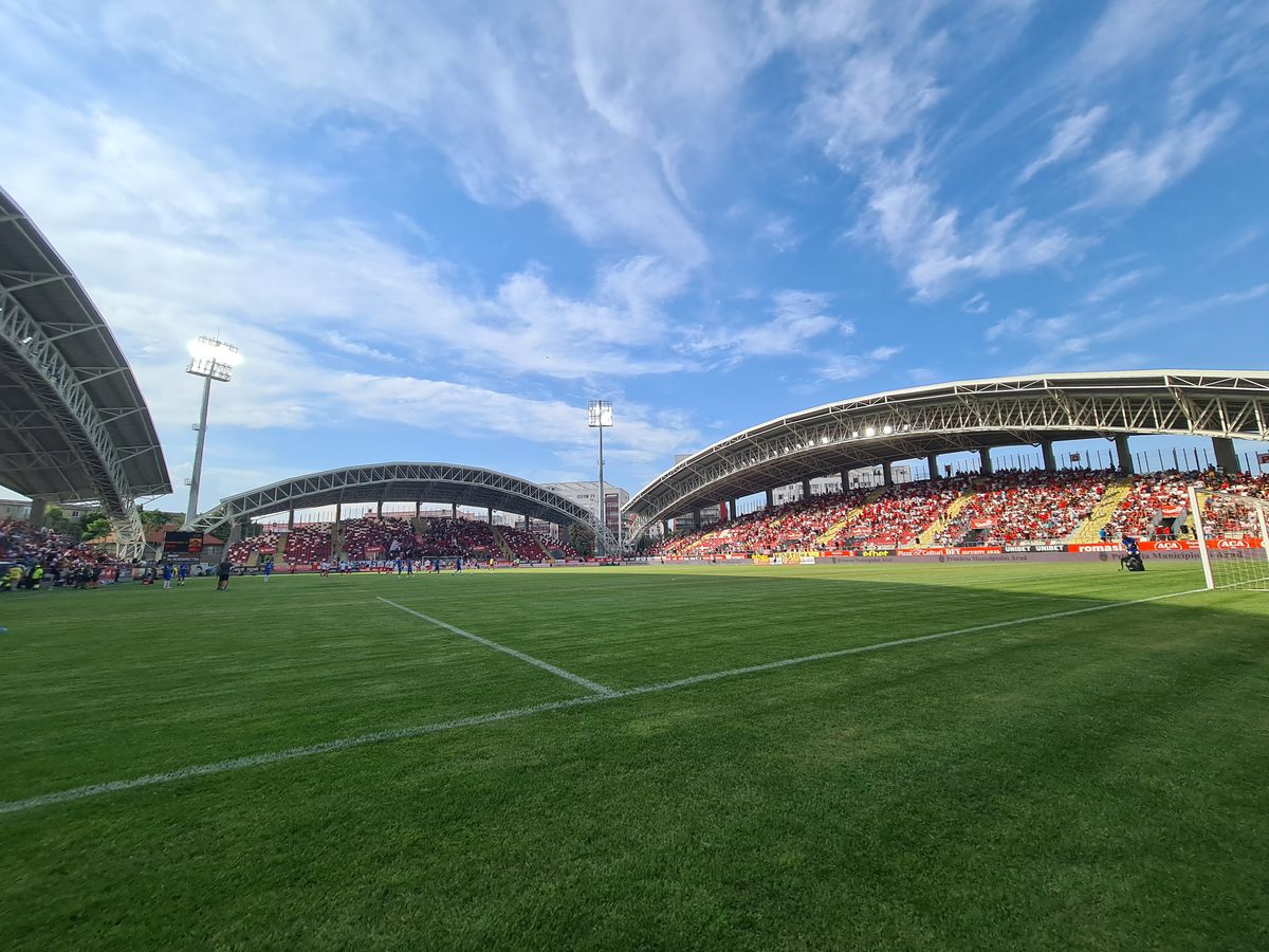 UTA - Farul 0-0 » Mai multă luptă decât fotbal » Echipa lui Hagi a jucat în 9 pe final