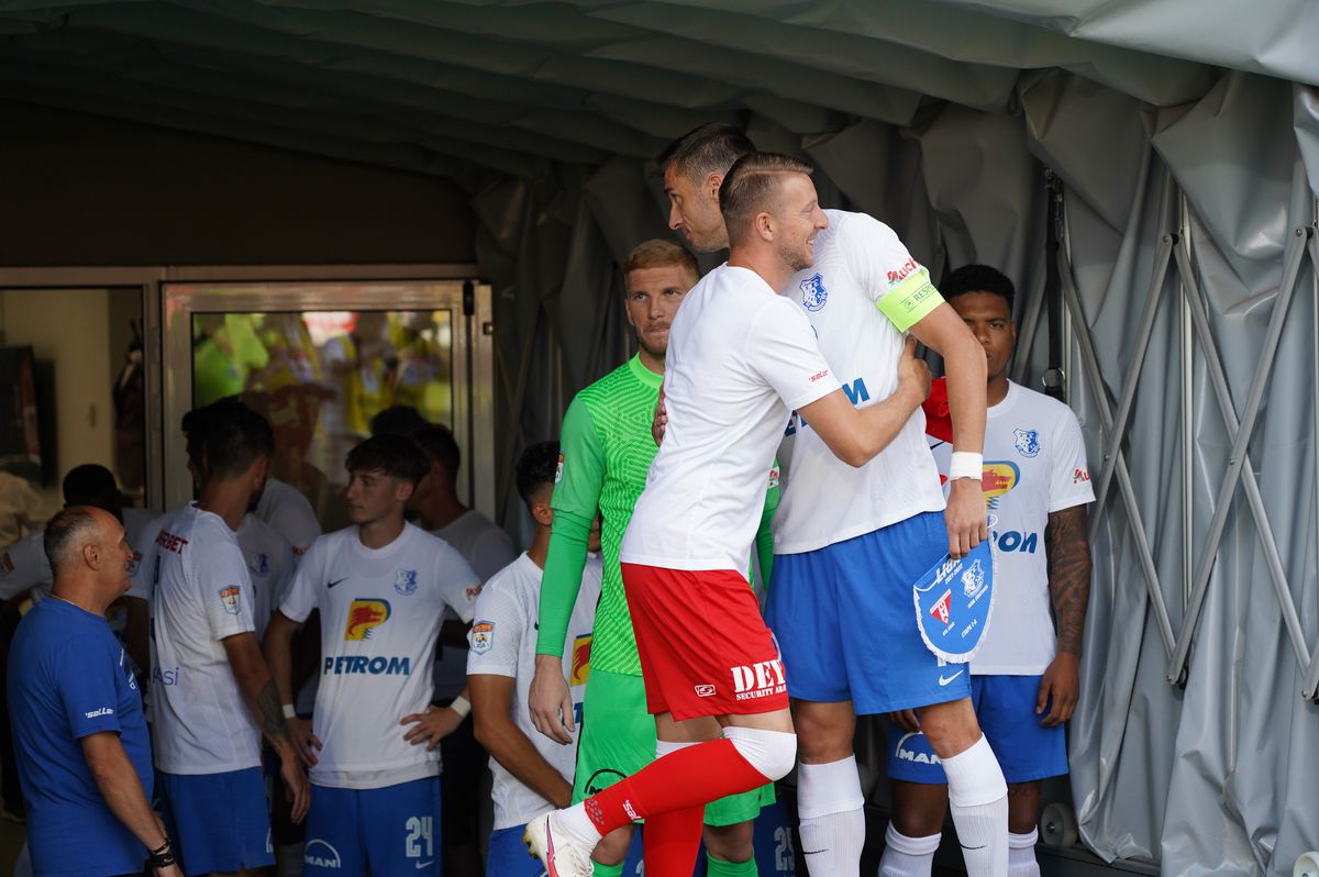 Hagi, furios după revenirea pe bancă: „Altfel, ne lăsăm de fotbal!”