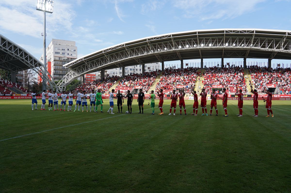 UTA - Farul 0-0 » Mai multă luptă decât fotbal » Echipa lui Hagi a jucat în 9 pe final