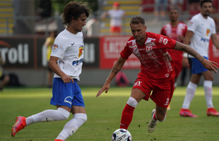 UTA - Farul 0-0 » Mai multă luptă decât fotbal » Echipa lui Hagi a jucat în 9 pe final