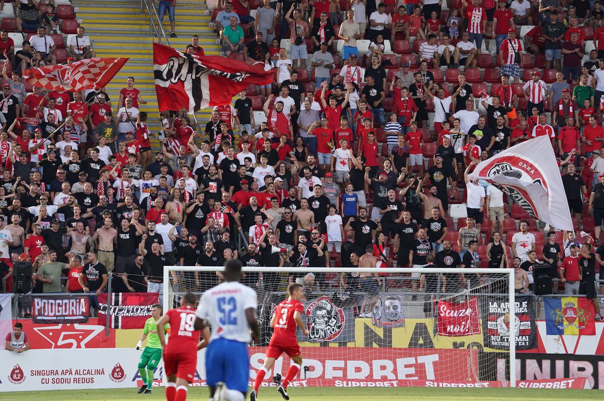 UTA - Farul 0-0 » Mai multă luptă decât fotbal » Echipa lui Hagi a jucat în 9 pe final