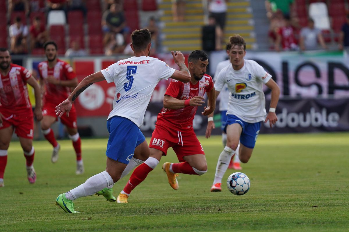 UTA - Farul 0-0 » Mai multă luptă decât fotbal » Echipa lui Hagi a jucat în 9 pe final