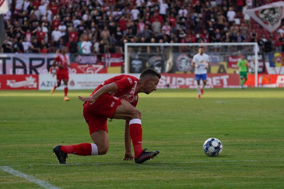 UTA - Farul 0-0 » Mai multă luptă decât fotbal » Echipa lui Hagi a jucat în 9 pe final