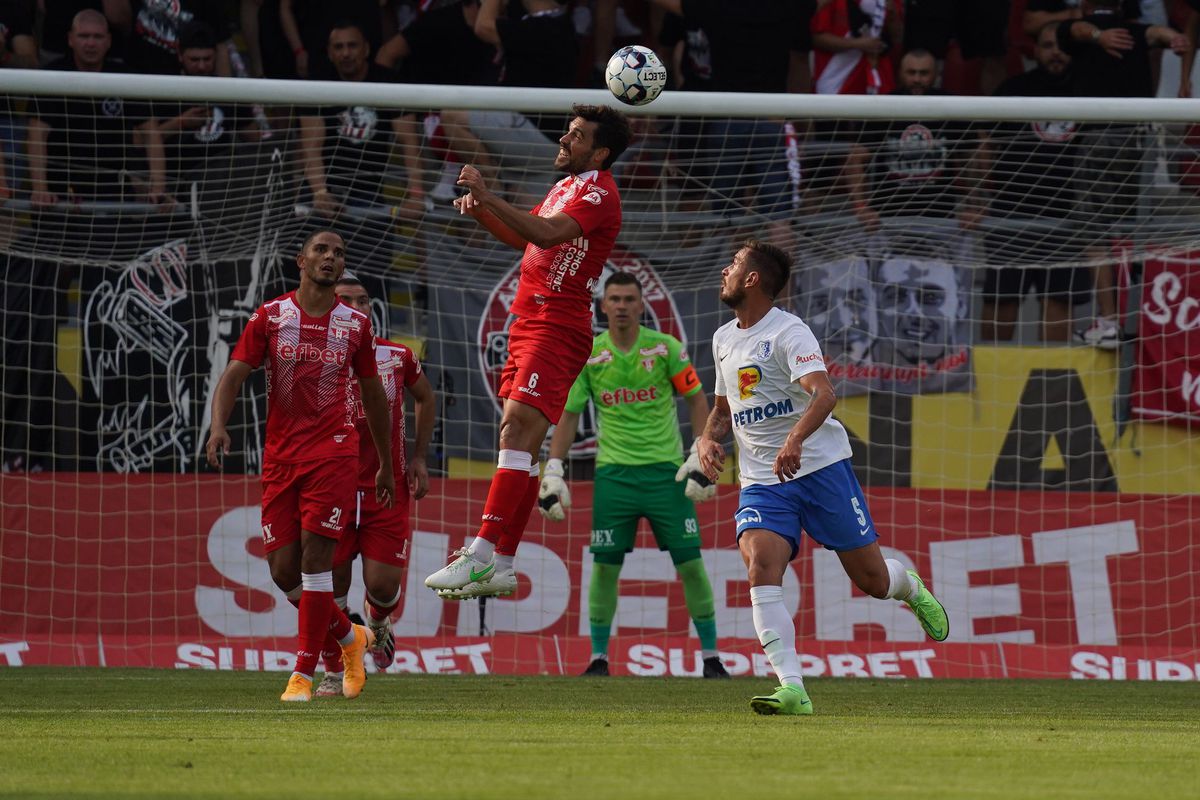 UTA - Farul 0-0 » Mai multă luptă decât fotbal » Echipa lui Hagi a jucat în 9 pe final