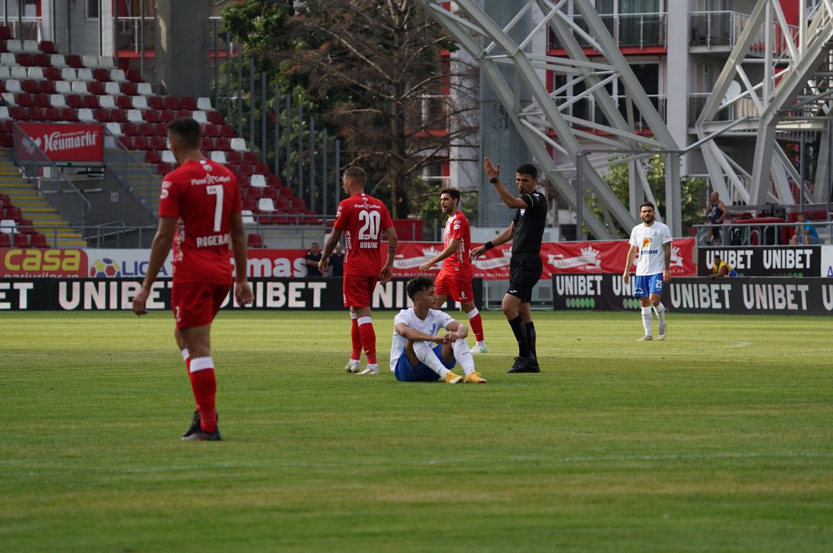 Hagi, furios după revenirea pe bancă: „Altfel, ne lăsăm de fotbal!”