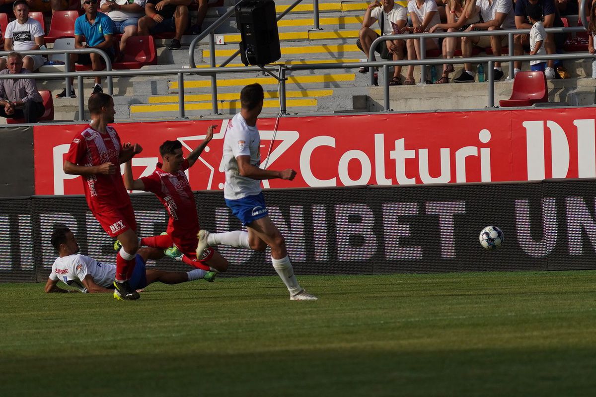 UTA - Farul 0-0 » Mai multă luptă decât fotbal » Echipa lui Hagi a jucat în 9 pe final