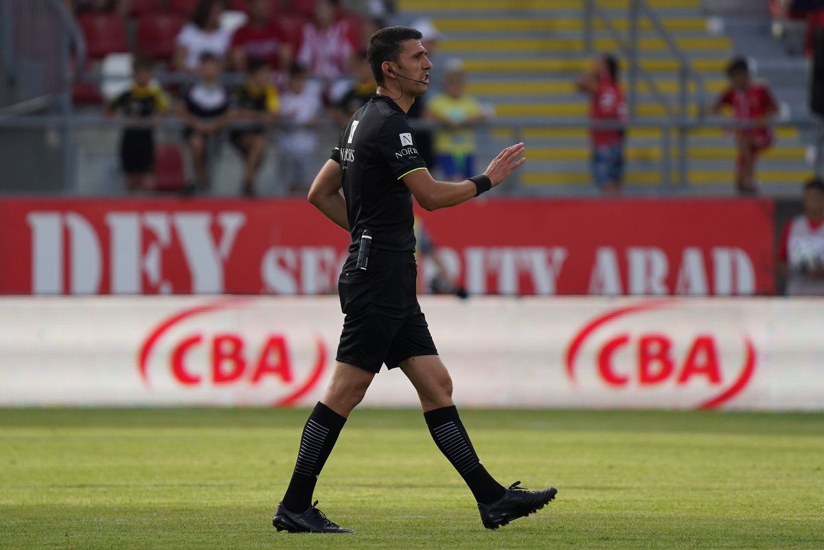 UTA - Farul 0-0 » Mai multă luptă decât fotbal » Echipa lui Hagi a jucat în 9 pe final