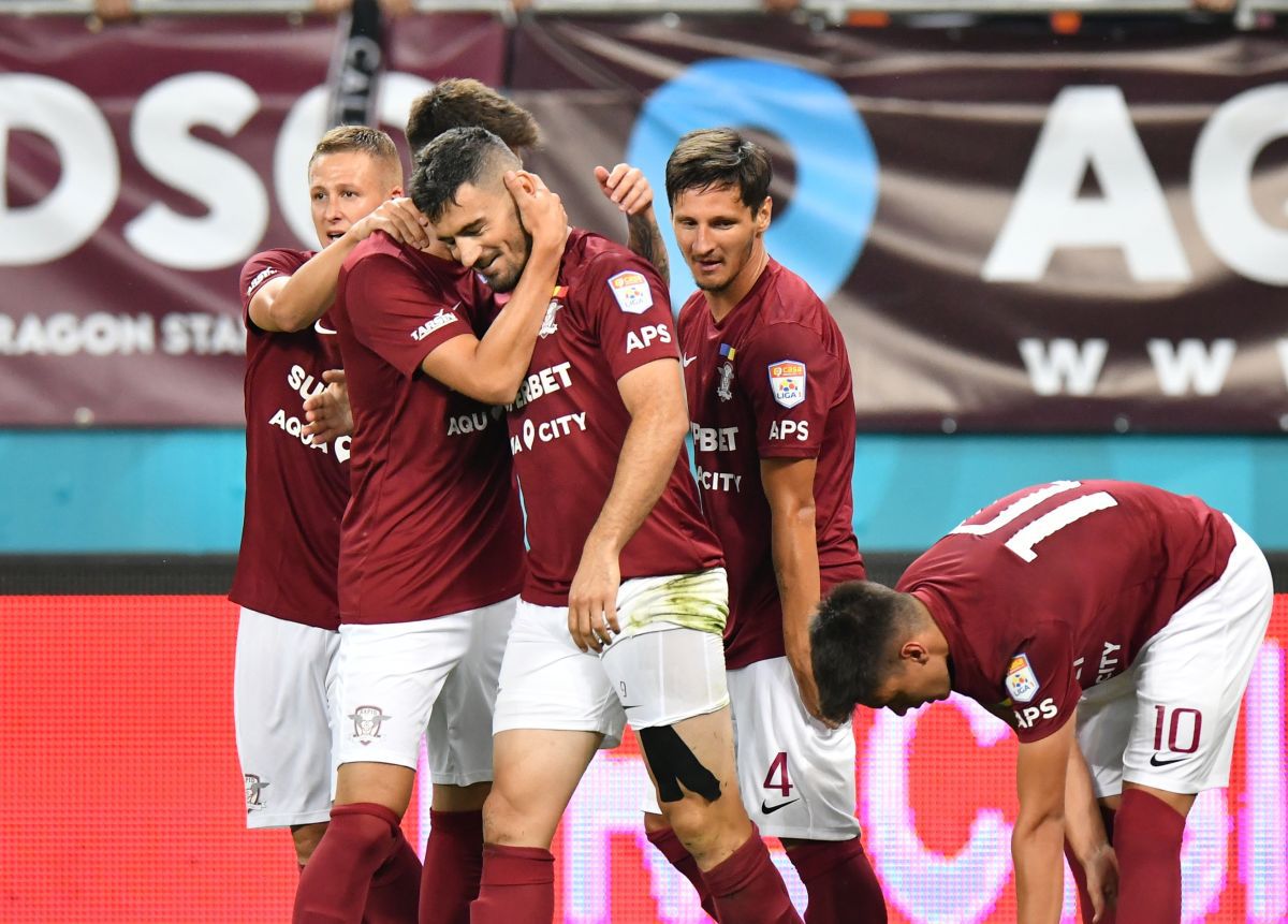 Rapidiștii au sărbătorit cu fanii prima victorie de la revenirea în Liga 1 » Momente speciale cu Cristi Săpunaru