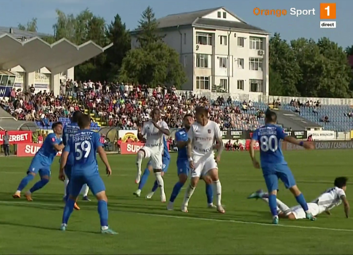 Și cu VAR e ca înainte » Greșeală majoră de arbitraj în primul meci al zilei: „Ăsta e penalty și la nuntă”