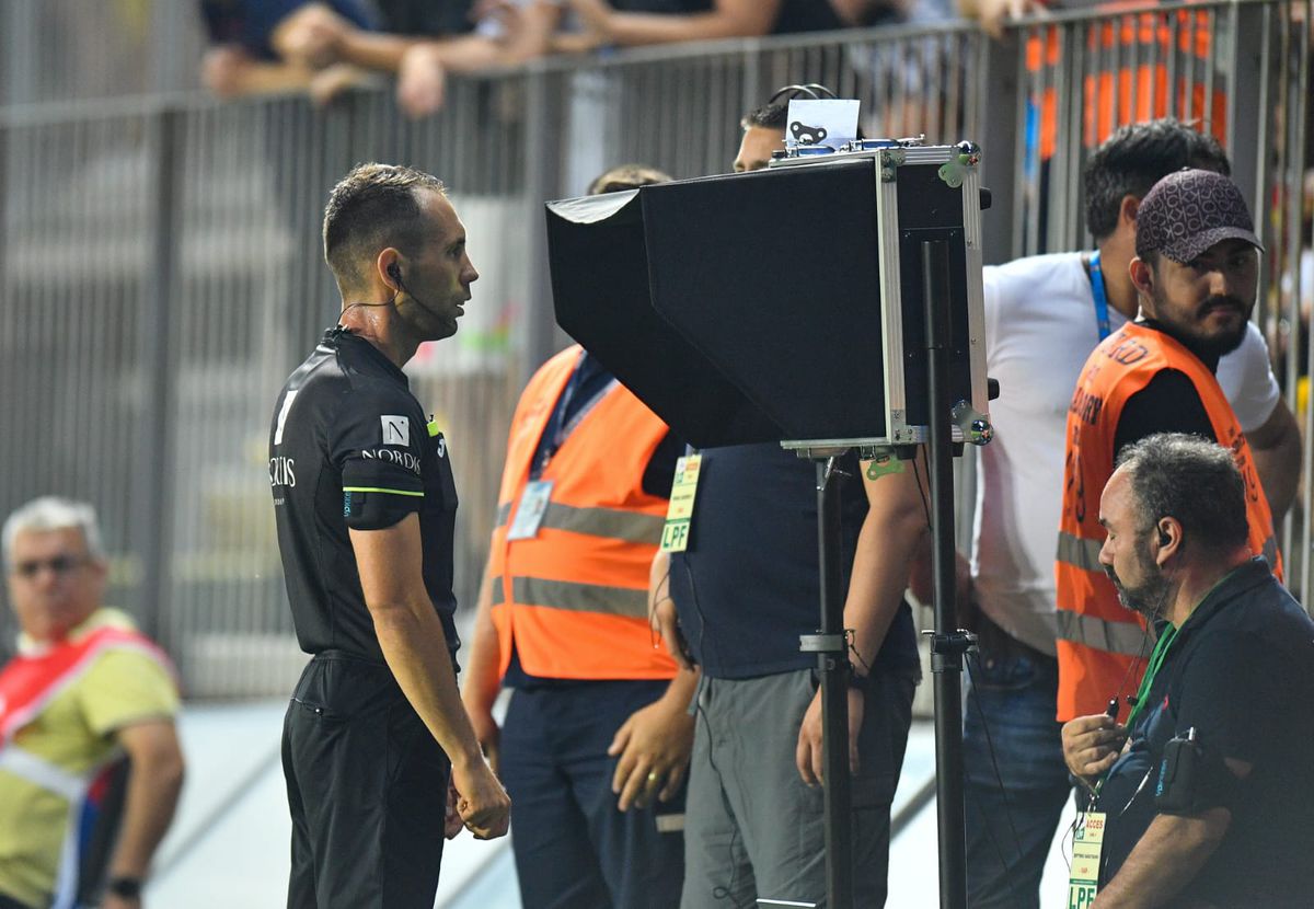 Părerea expertului, după golul anulat cu ajutorul VAR în Petrolul - Voluntari: „Iată o situație inedită! Eu l-aș fi validat”