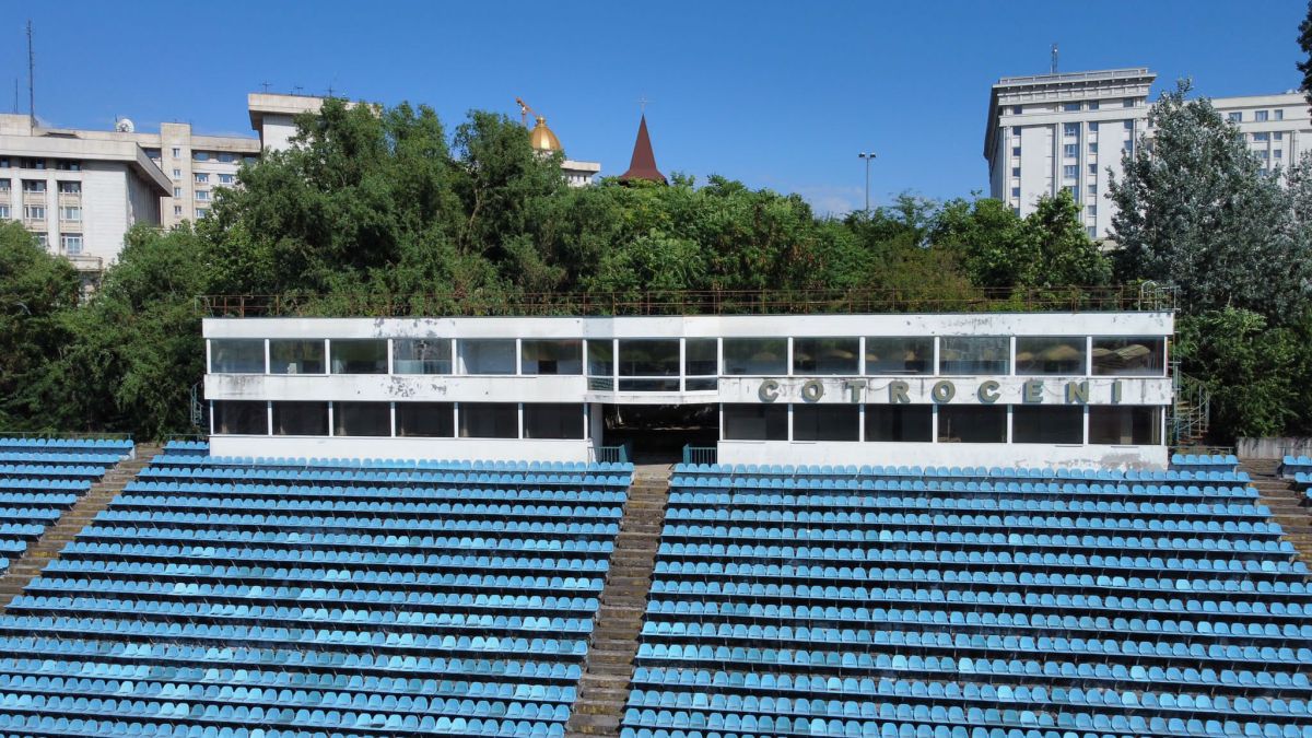 Stadion Cotroceni - Rugină și uitare în „Parcul cu platani”