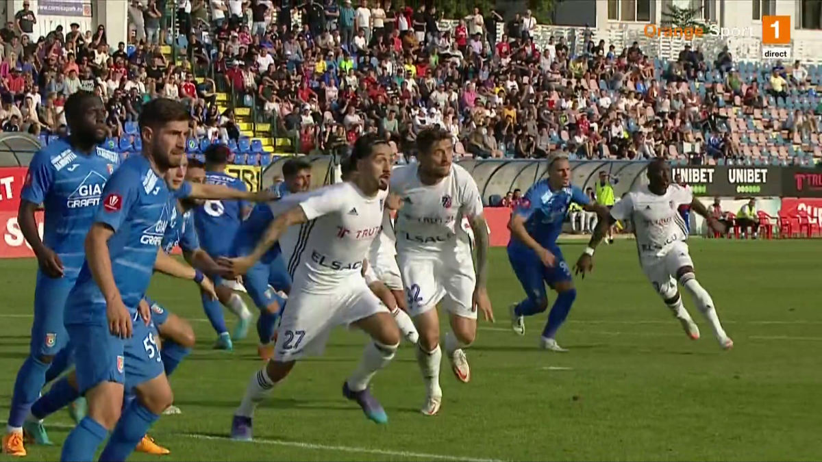 Și cu VAR e ca înainte » Greșeală majoră de arbitraj în primul meci al zilei: „Ăsta e penalty și la nuntă”