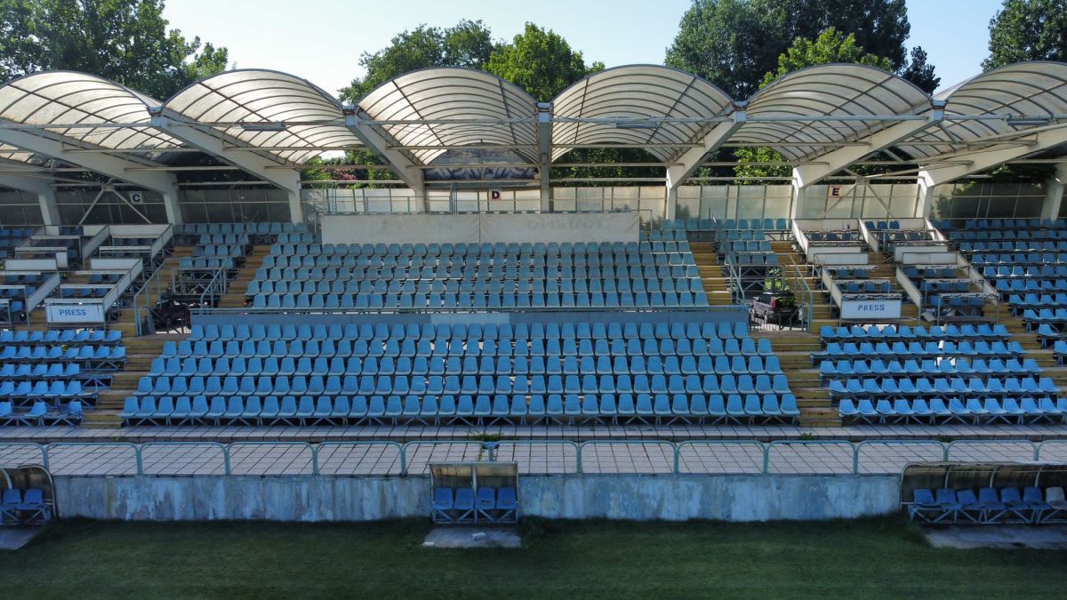 Stadion Cotroceni - Rugină și uitare în „Parcul cu platani”
